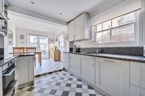 Kitchen Diner angle 1- click for photo gallery